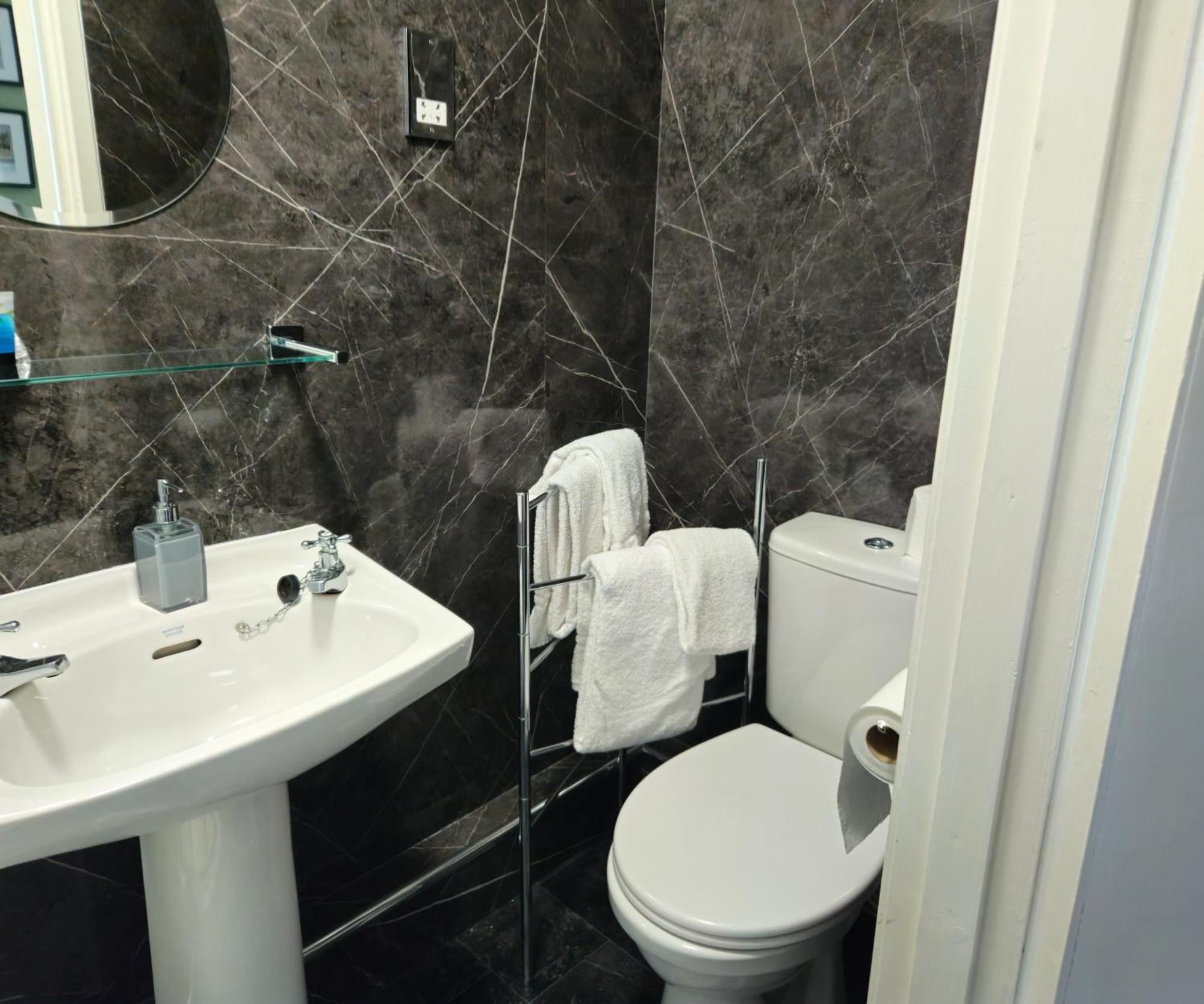 The County Hotel - Self Check-In, Ultra Fast Wi-Fi, Free Parking, Central Location Selkirk Exteriör bild