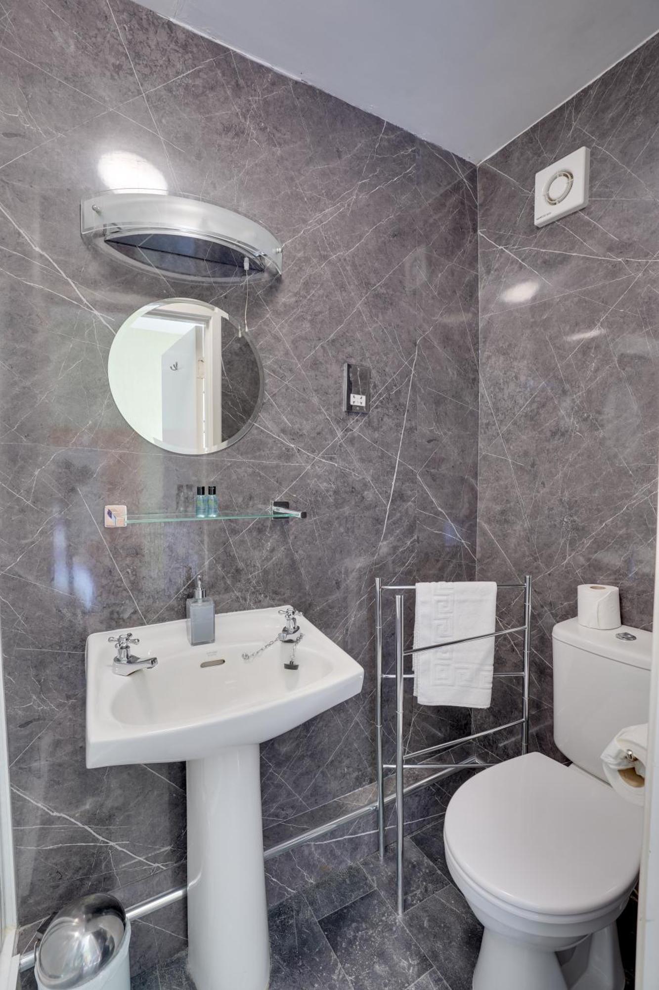 The County Hotel - Self Check-In, Ultra Fast Wi-Fi, Free Parking, Central Location Selkirk Exteriör bild