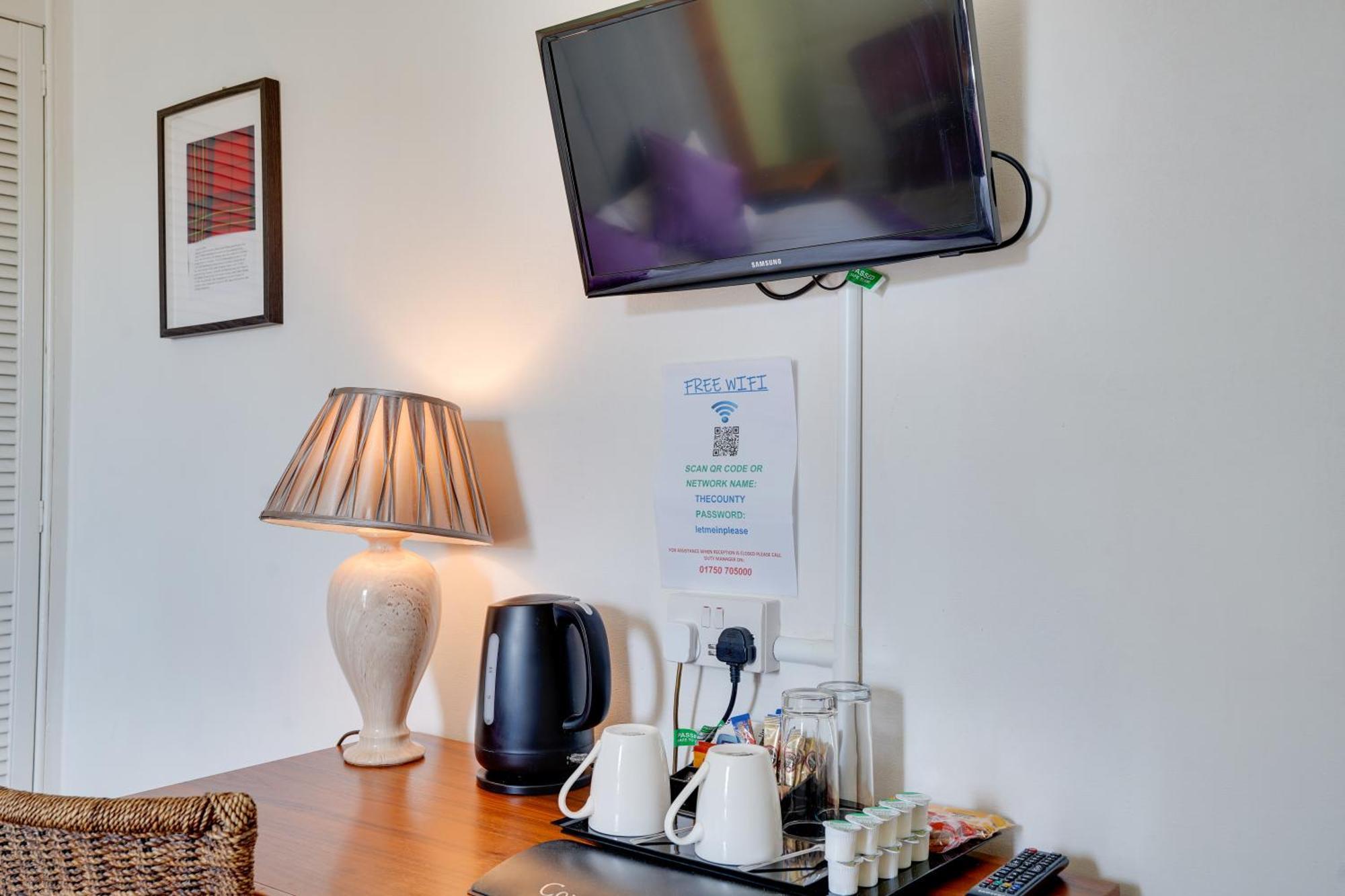 The County Hotel - Self Check-In, Ultra Fast Wi-Fi, Free Parking, Central Location Selkirk Exteriör bild