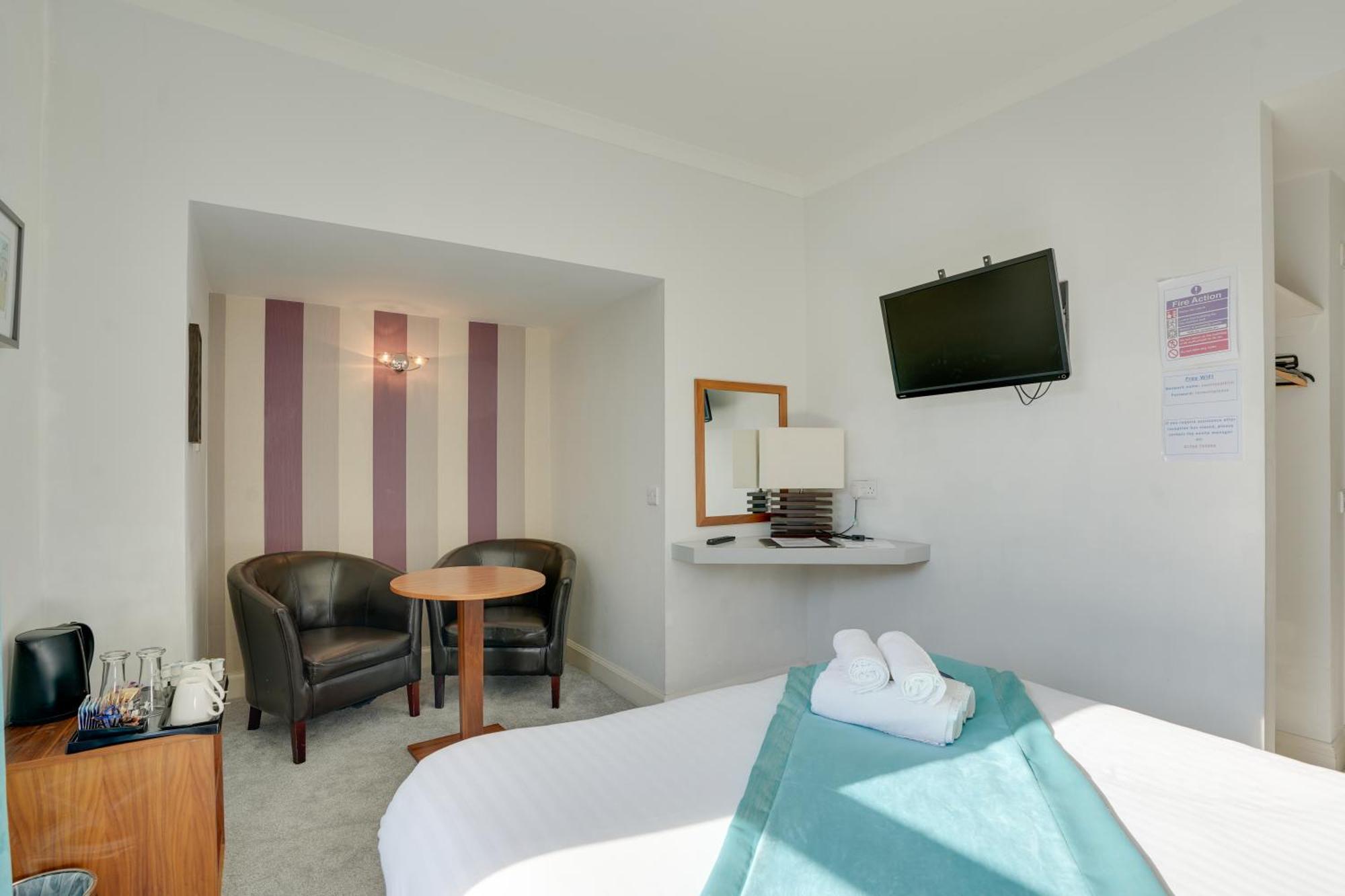 The County Hotel - Self Check-In, Ultra Fast Wi-Fi, Free Parking, Central Location Selkirk Exteriör bild